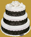 Tort weselny w stylu angielskim z czarną jadalną koronką