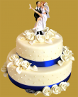 tort weselny w stylu angielskim 2 piętrowy w białej czekoladzie z chabrową wstążką
