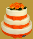 tort weselny w stylu angielskim 3 piętrowy z pomarańczowymi dodatkami