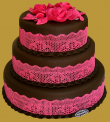 tort weselny w stylu angielskim w ciemnej plastycznej czekoladzie z różową jadalną koronką