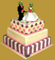 tort weselny w stylu angielskim kwadratowy w marcepanie z żabkami