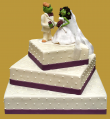 tort weselny w stylu angielskim kwadratowy duży - fioletowe dodatki