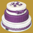 tort weselny angielski z pionowymi fioletowymi plisami w masie marcepanowej