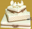 tort weselny kwadratowy ze złotymi dodatkami