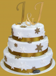 zimowy tort weselny ze złotymi i białymi płatkami śniegu