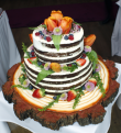 tort weselny w stylu rustykalnym na korze