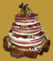tort weselny w stylu rustykalnym na korze jagodowo cytrynowy