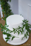Tort weselny w stylu angielskim - BOHO biały