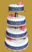 tort weselny 4 pietrowy na klasycznym stelażu z granatową wstążką