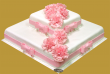 tort weselny w stylu angielskim 2 piętrowy kwadratowy z żywymi goździkami