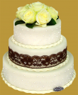 tort weselny w stylu angielskim 3 piętrowy okrągły z koronką