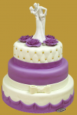 tort weselny w stylu angielskim 3 piętrowy biało fioletowa dekoracja