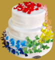 tort weselny w stylu angielskim z motylkami w kolorach tęczy